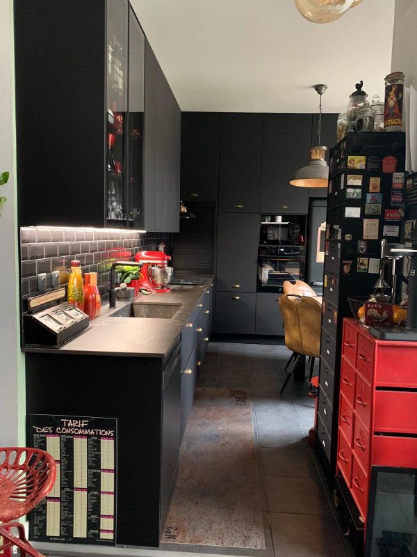 Une cuisine – noir et gris